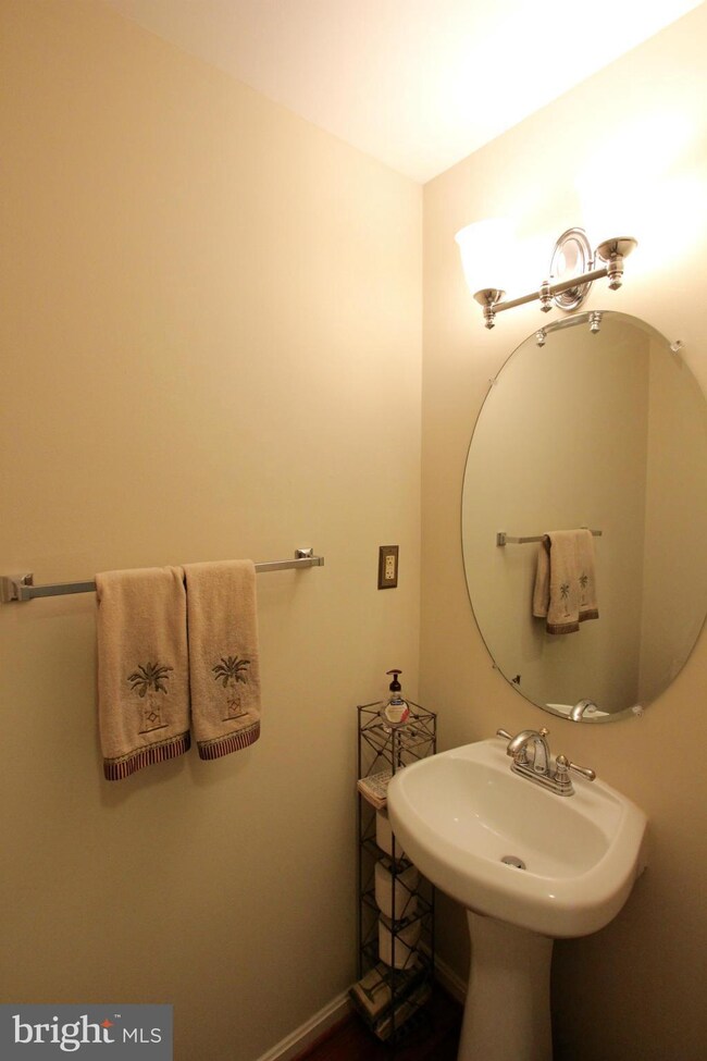 2008 Pieris Ct, Vienna, VA 22182 - photo 7