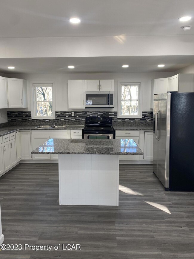 2 Norman St, Pittston, PA 18640 - photo 3