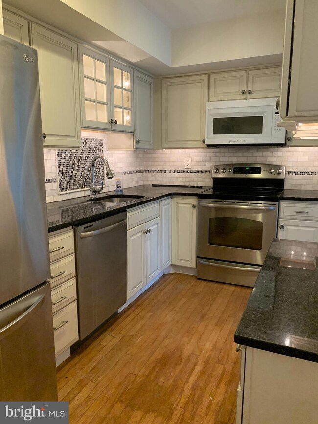 117 Montrose Ave unit 117, Bryn Mawr, PA 19010 - photo 2