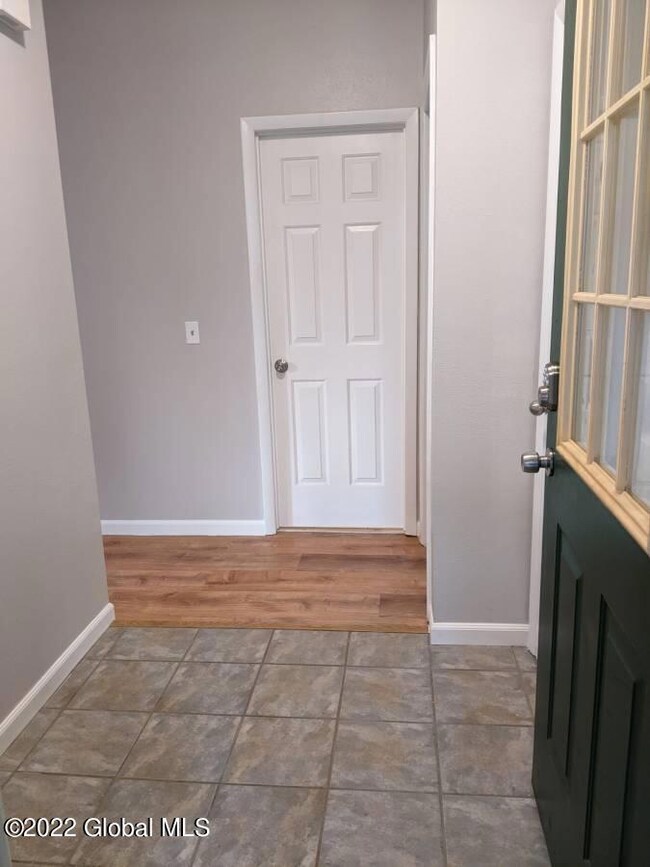 114 Hampton Place Blvd, Troy, NY 12180 - photo 4