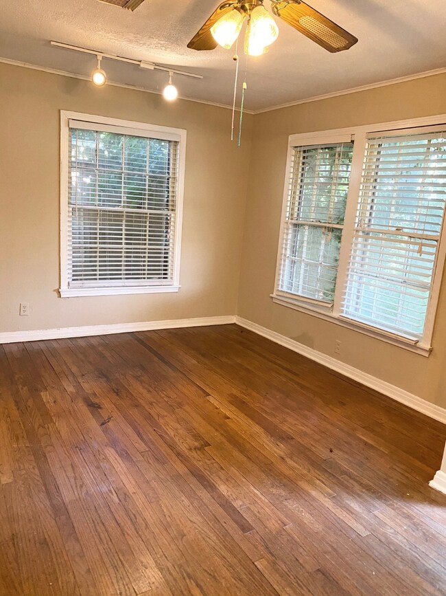 938 Algregg St, Houston, TX 77009 - photo 2