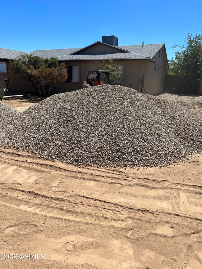 8001 W Westview Dr, Phoenix, AZ 85033 - photo 2