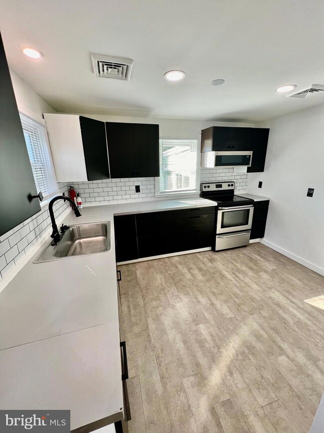 857 S Grant St, Palmyra, PA 17078 - photo 6