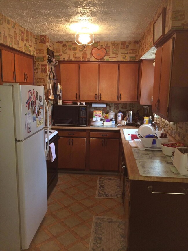 4046 Sexton Dr, Columbus, OH 43228 - photo 2