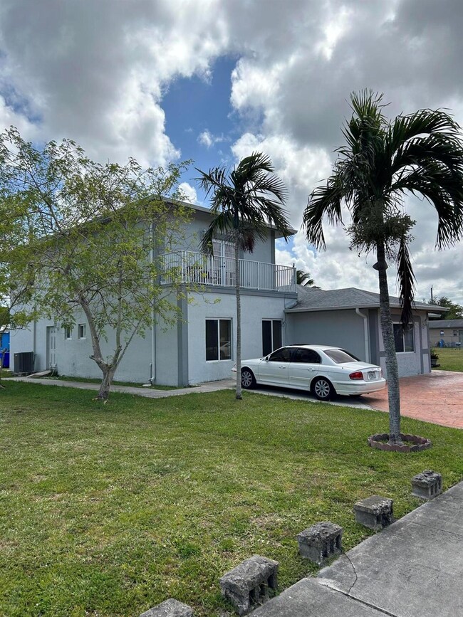 2222 Freedom St, Hollywood, FL 33020 - photo 2