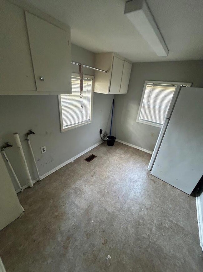 1401 Edgewood Ln, Albany, GA 31707 - photo 6