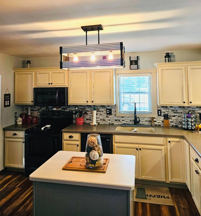 812 Stewart St, Carmi, IL 62821 - photo 7