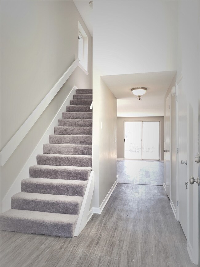 14 Highland Green Ln unit 14, Merrimack, NH 03054 - photo 2