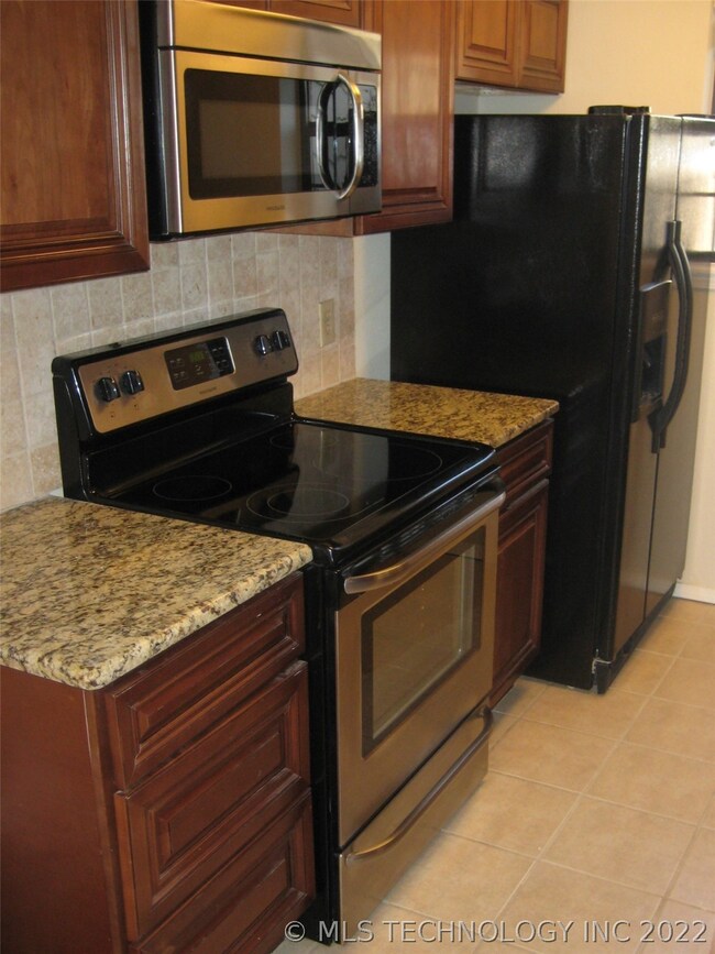 Nice Kitchen...All Appliances stay