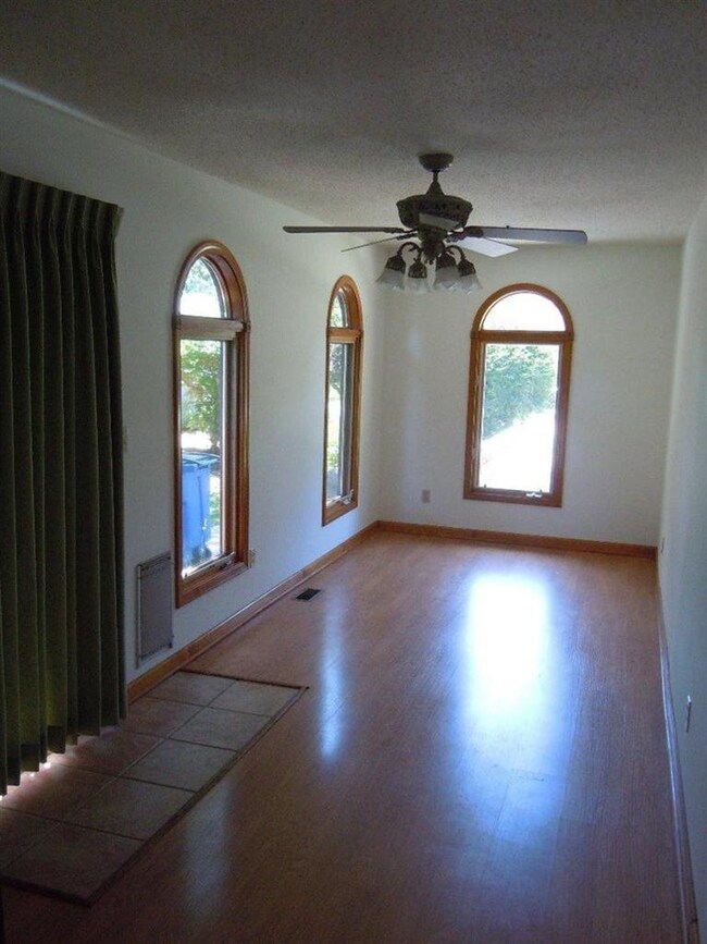 322 W Johnson Rd, La Porte, IN 46350 - photo 7