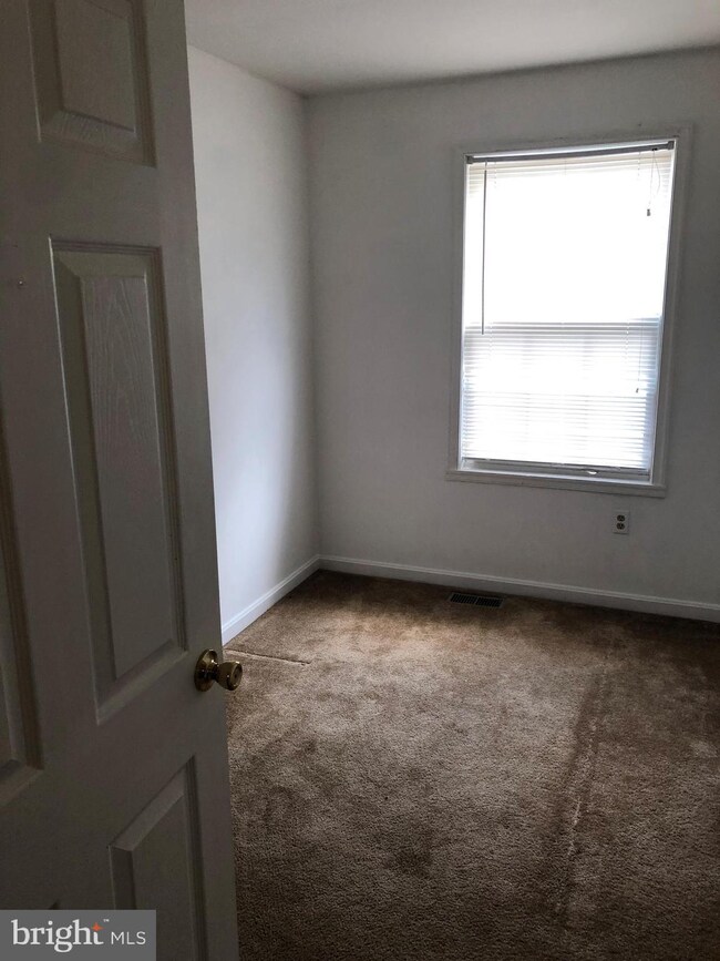 253 Margate Dr, Glen Burnie, MD 21060 - photo 2