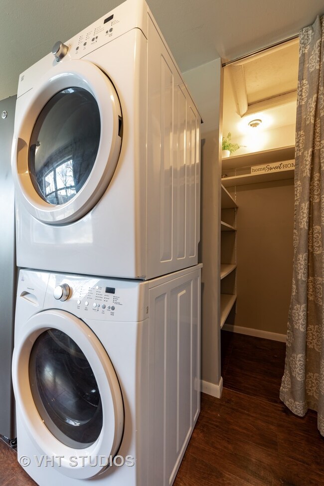 1606 Sacramento Dr, Carpentersville, IL 60110 - photo 6