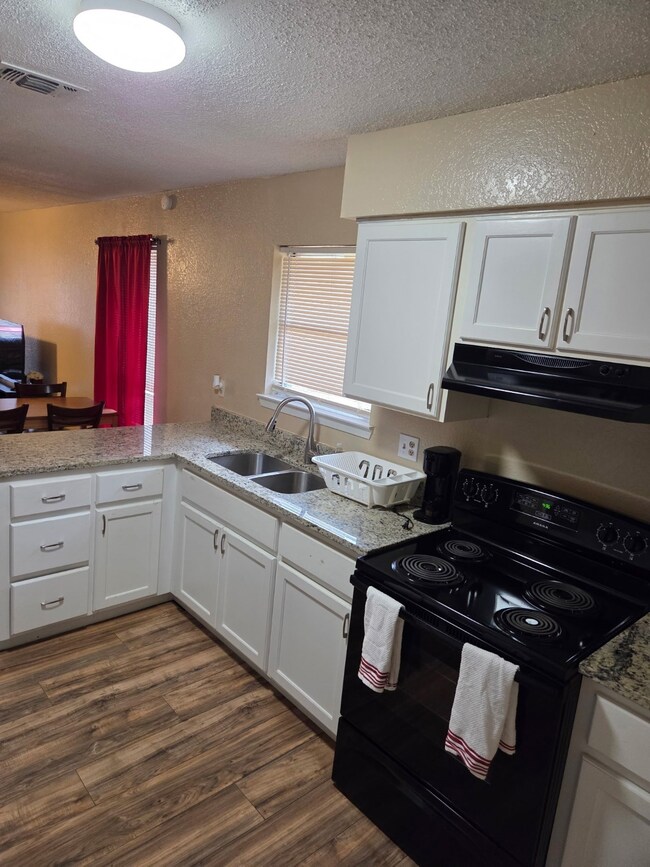 740,742,744 Sycamore St unit 74, Paris, TX 75460 - photo 3