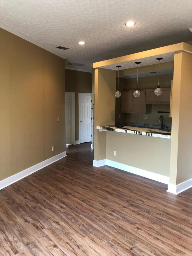 135 E Livingston Ave, Columbus, OH 43215 - photo 2