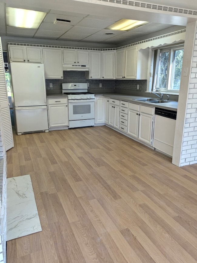 1114 Ash St, Lake In the Hills, IL 60156 - photo 3