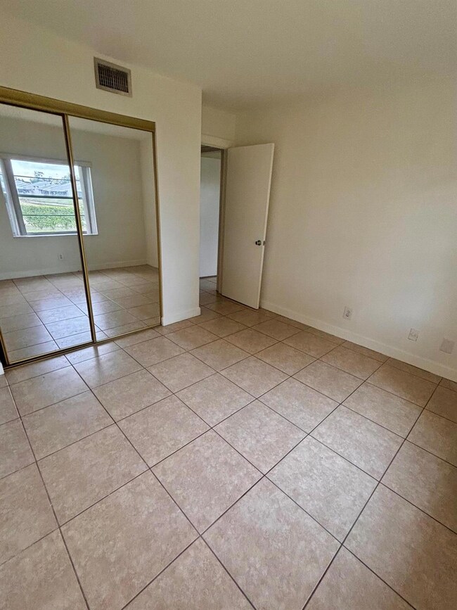 1798 Abbey Rd unit 102C, West Palm Beach, FL 33415 - photo 5
