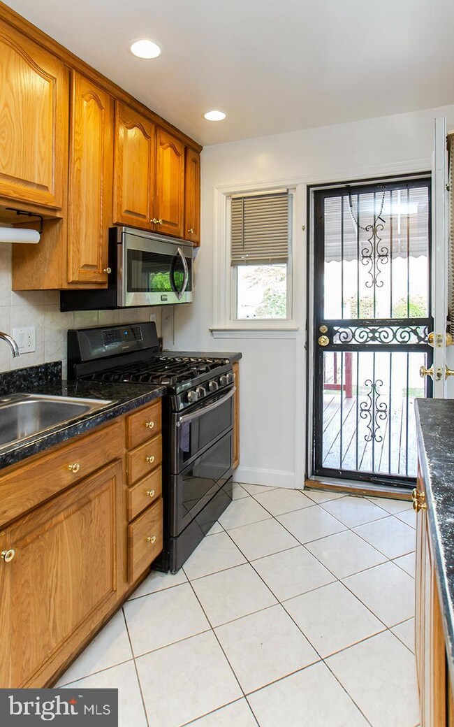 8615 Oakleigh Rd, Parkville, MD 21234 - photo 7