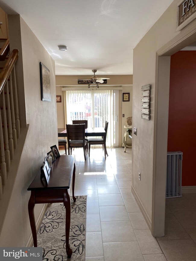 8 S Katrin Cir, New Castle, DE 19720 - photo 4