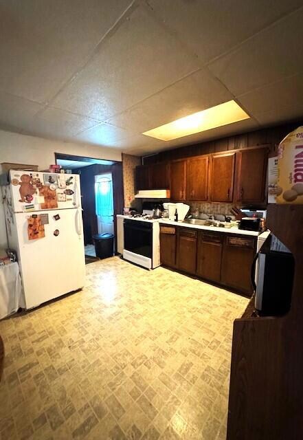 309 E Pine St, Covington, VA 24426 - photo 2