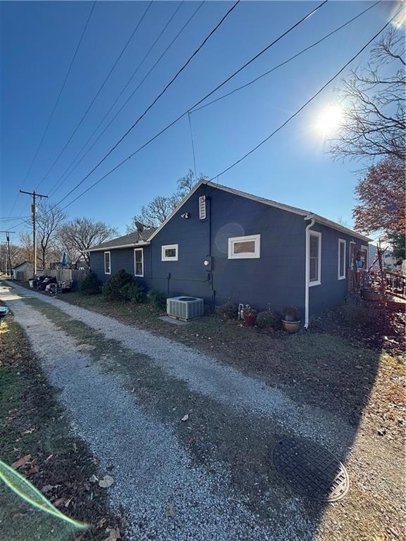 405 N 18th St, Parsons, KS 67357 - photo 3