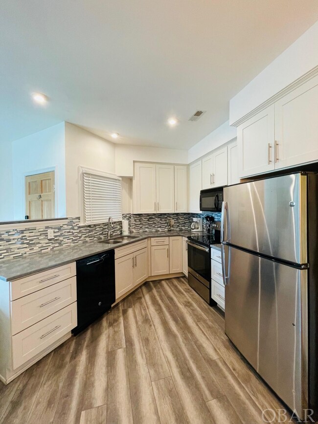 Hard surface countertops, stainless appliances, wa