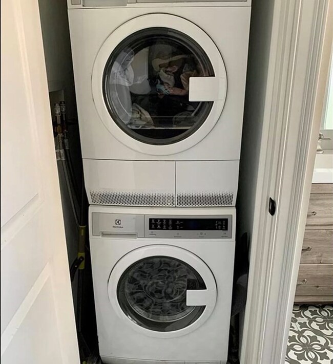 143 Everett St unit 2, Boston, MA 02128 - photo 4