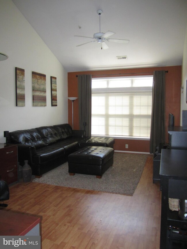9132 Groffs Mill Dr unit 9132, Owings Mills, MD 21117 - photo 3