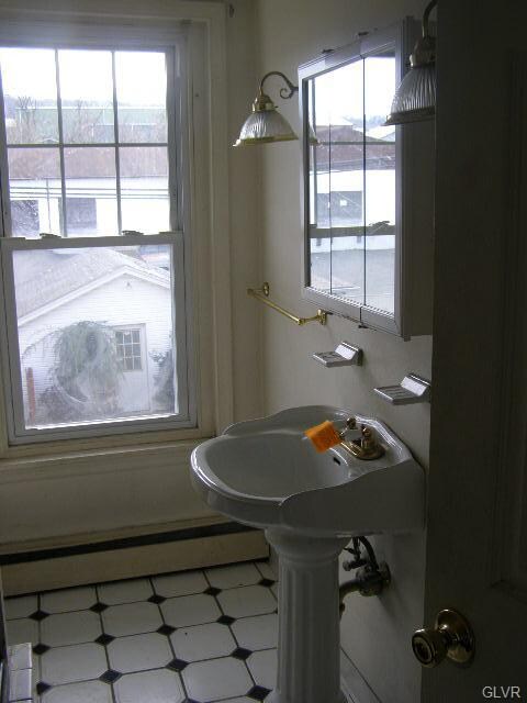 828 Chestnut St, Emmaus, PA 18049 - photo 6