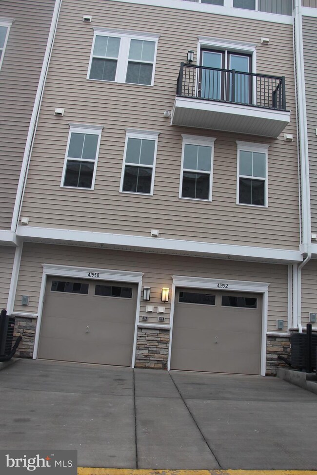 41950 Pickwick Mill Terrace, Dulles, VA 20105 - photo 4