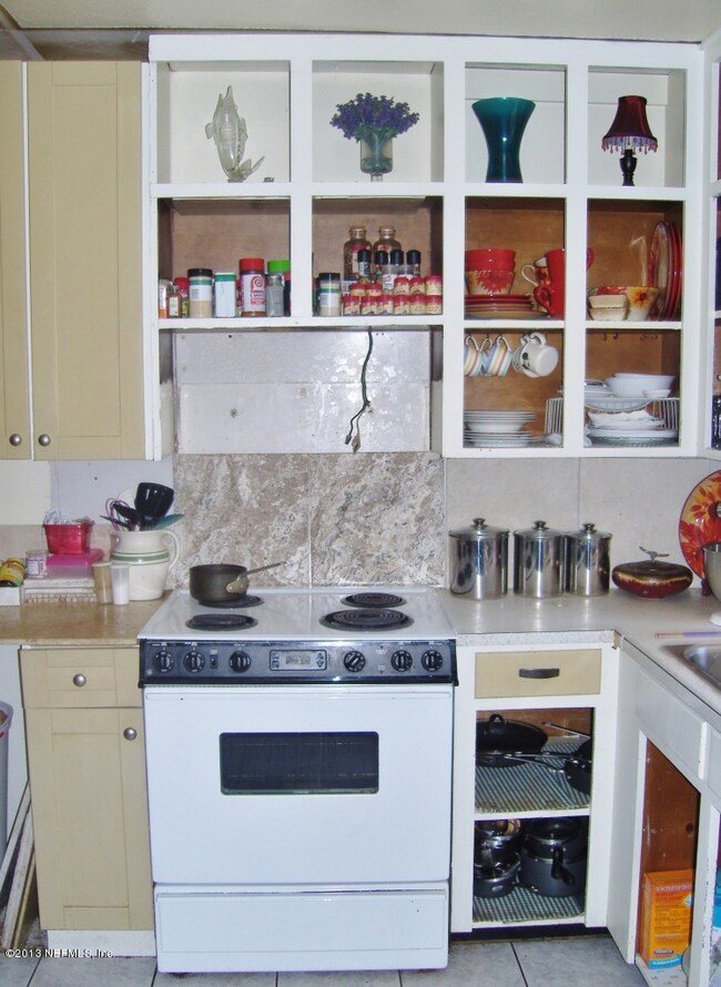 5105 Mc Manus Dr, Jacksonville, FL 32210 - photo 5