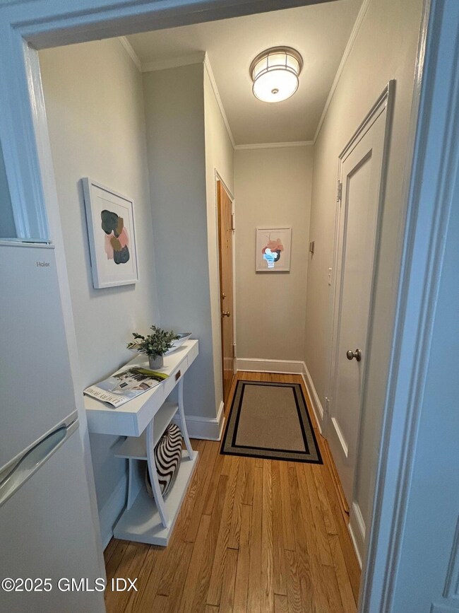 271 Greenwich Ave unit 3C, Greenwich, CT 06830 - photo 3