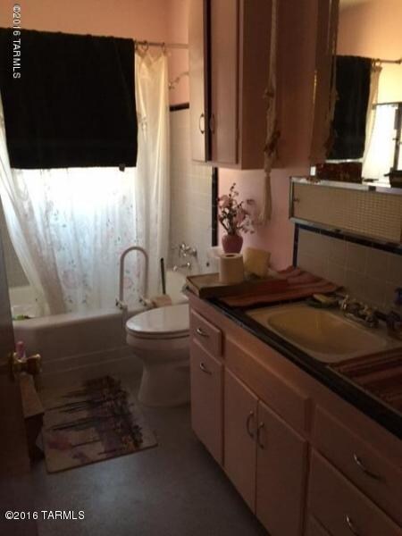 Greenlee - bathroom