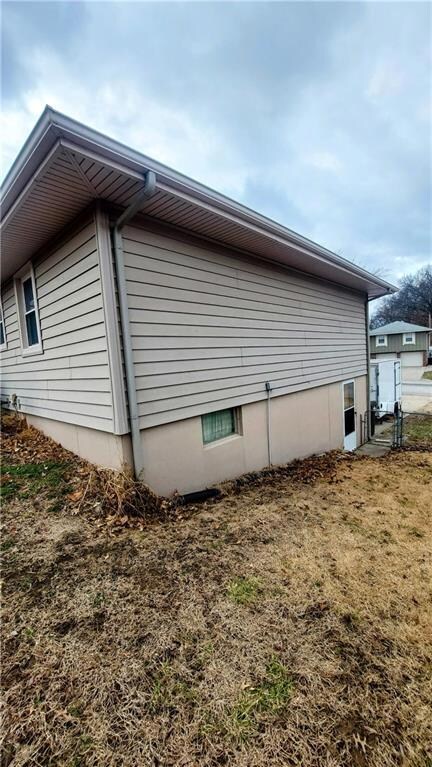 200 Highland Rd, Lansing, KS 66043 - photo 4