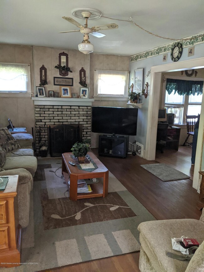 LIVINGROOM