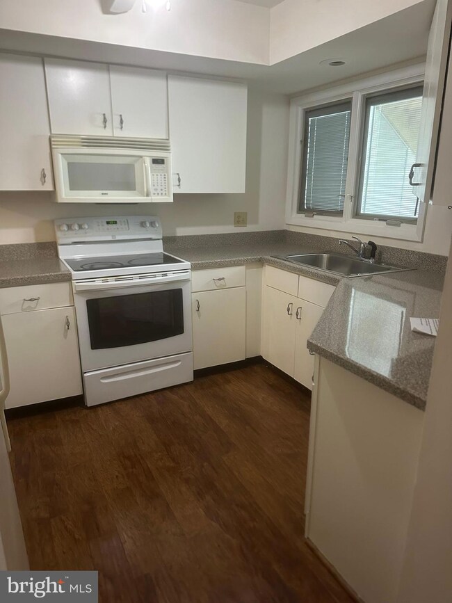 203 Madeline Ct unit 203, Newark, DE 19711 - photo 4