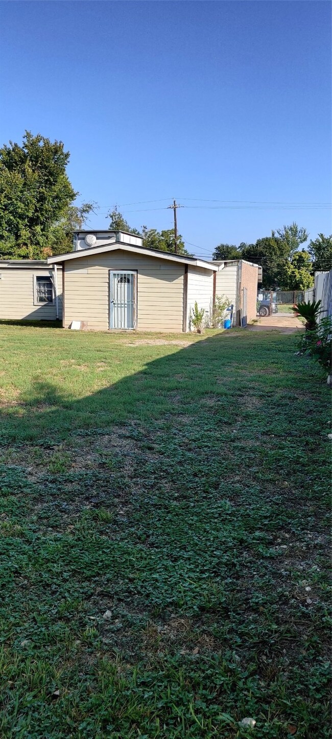 46 Berry Rd, Houston, TX 77022 - photo 5