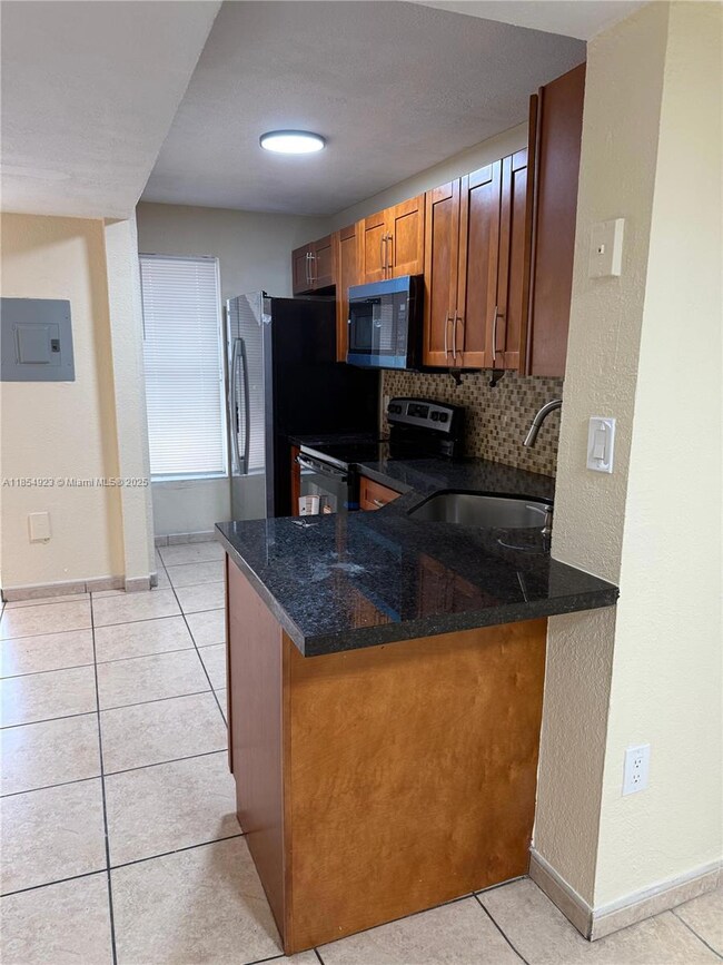 2310 W 60th St unit 9G, Hialeah, FL 33016 - photo 6