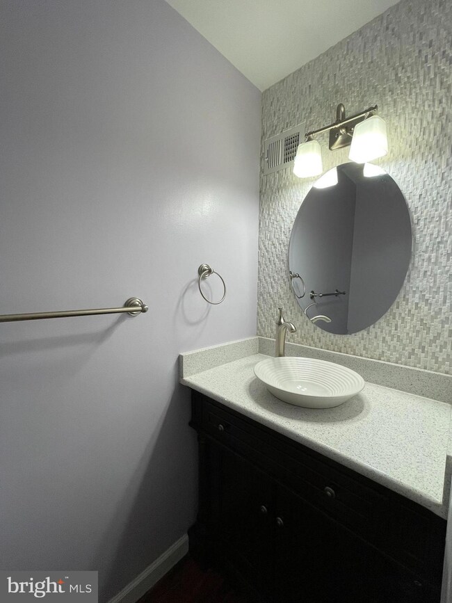 8094 Sleepy View Ln, Springfield, VA 22153 - photo 5