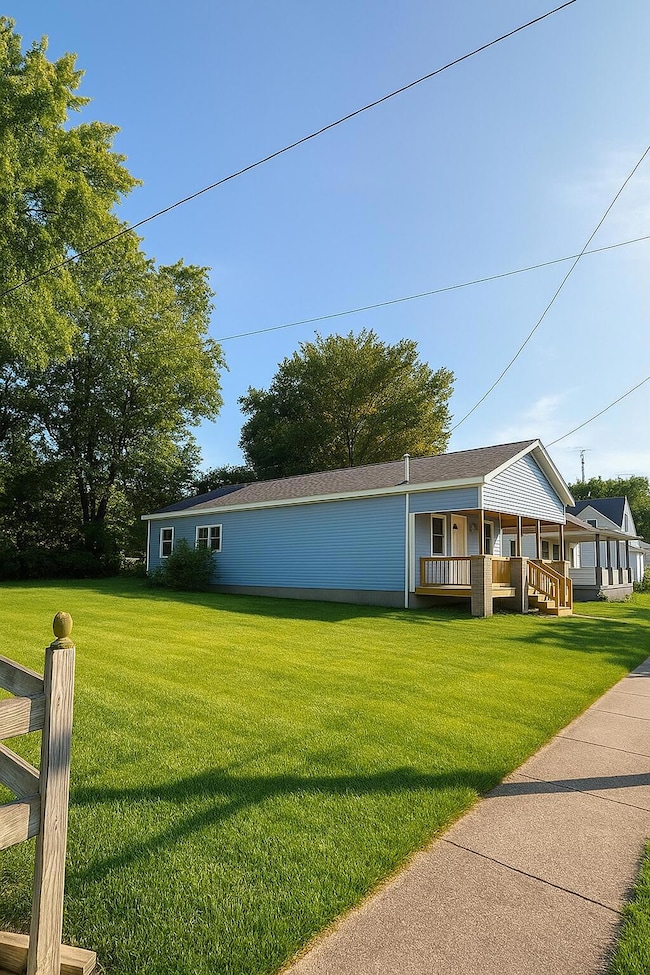 818 Alvord Ave, Flint, MI 48507 - photo 3