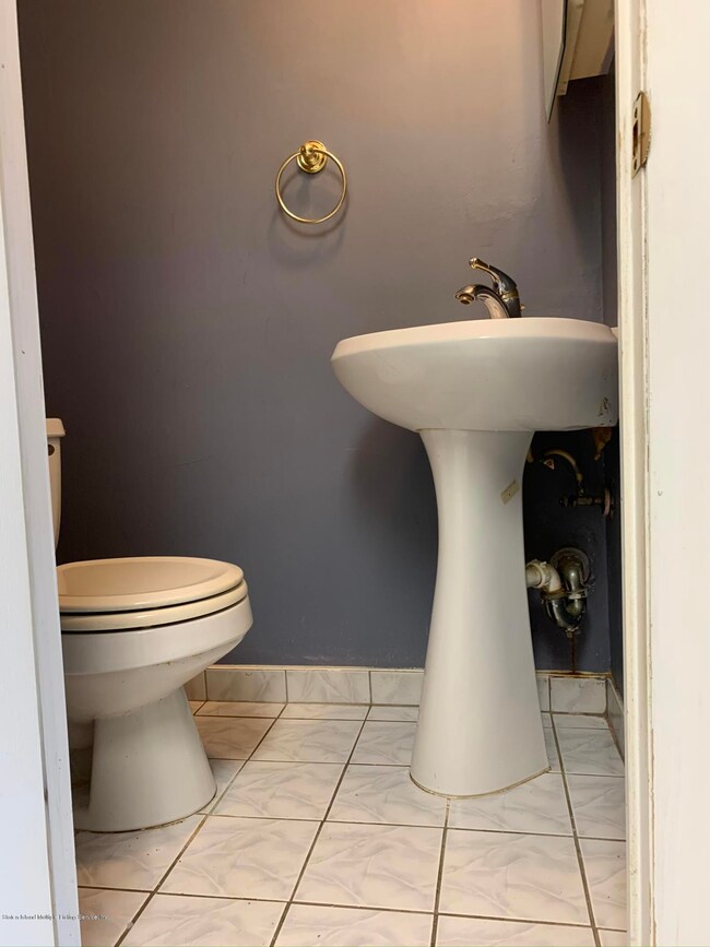407 Willow Rd E unit 2, Staten Island, NY 10314 - photo 6