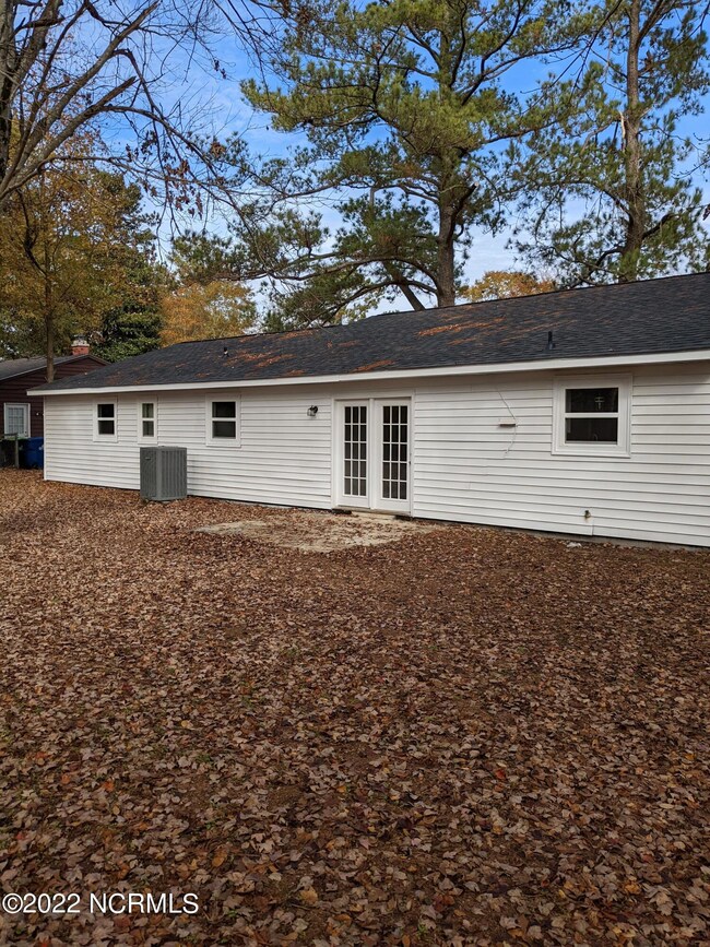 203 Thames Dr, Jacksonville, NC 28546 - photo 3