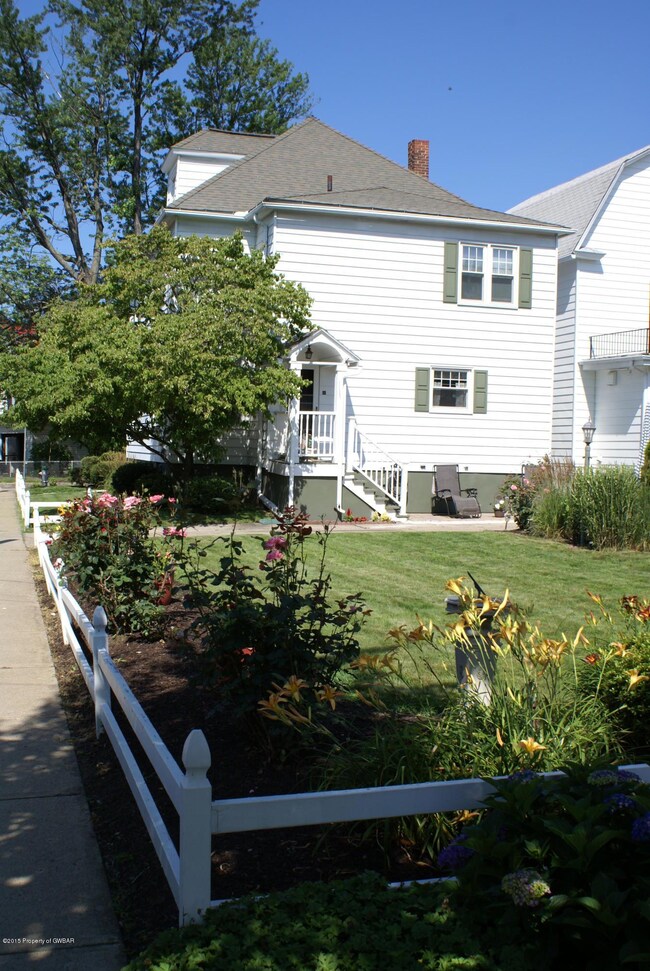 50 Snowden St, Kingston, PA 18704 - photo 3