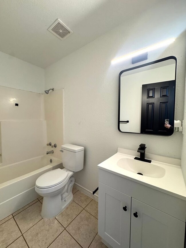 2255 N Veterans Blvd unit 11, Eagle Pass, TX 78852 - photo 5