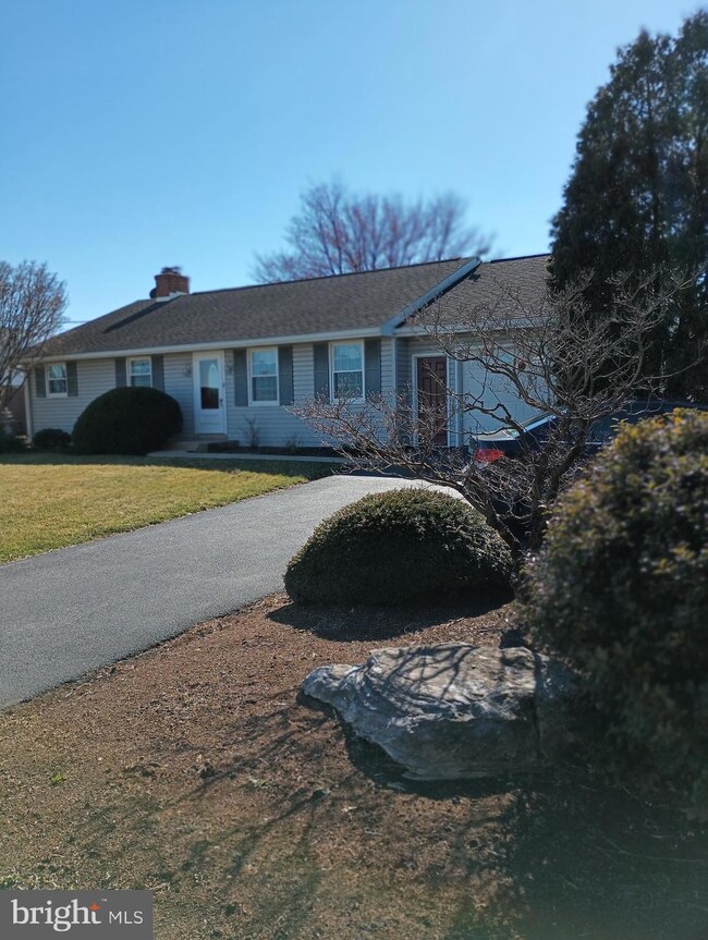 530 N Shirk Rd, New Holland, PA 17557 - photo 2