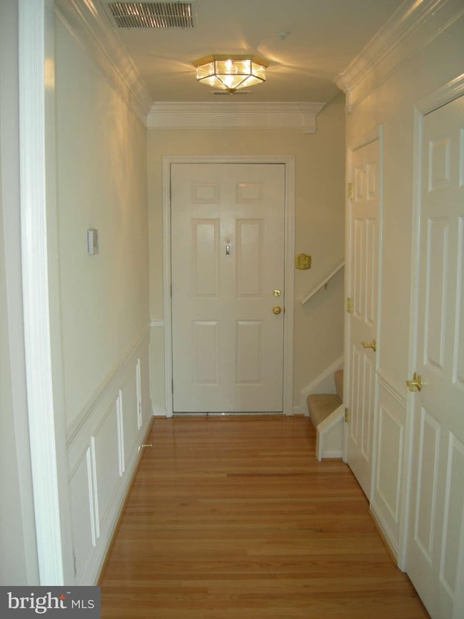 21840 Elkins Terrace unit 303, Sterling, VA 20166 - photo 3