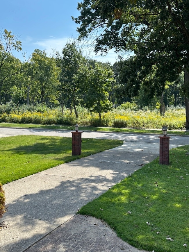 192 Waubansee Rd, Riverside, IL 60546 - photo 3