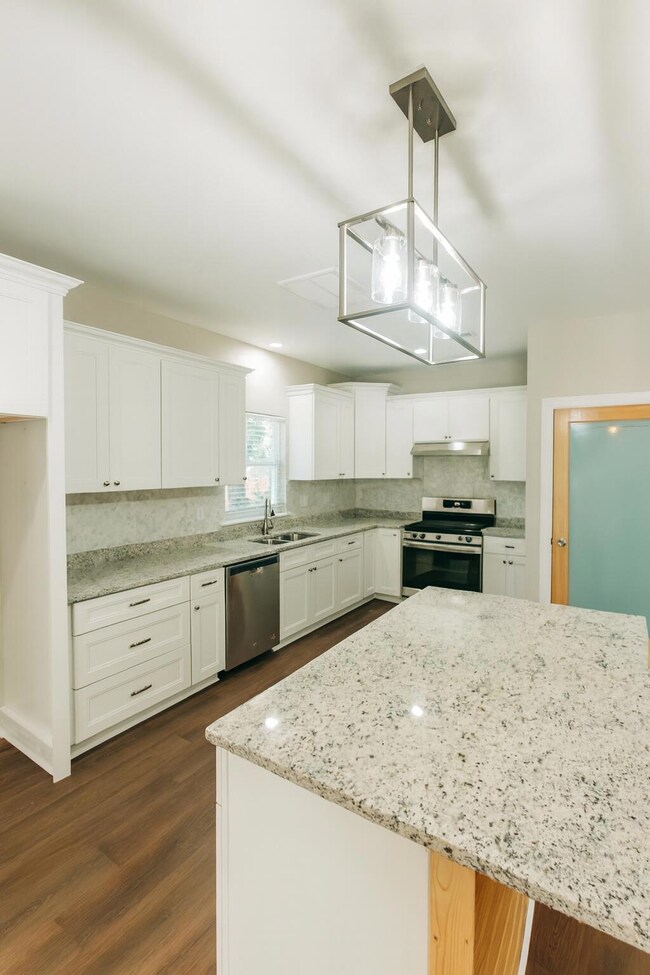 438 Locust St, Walterboro, SC 29488 - photo 7