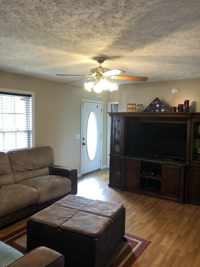 202 Ridgewood Ln, Shelbyville, TN 37160 - photo 4