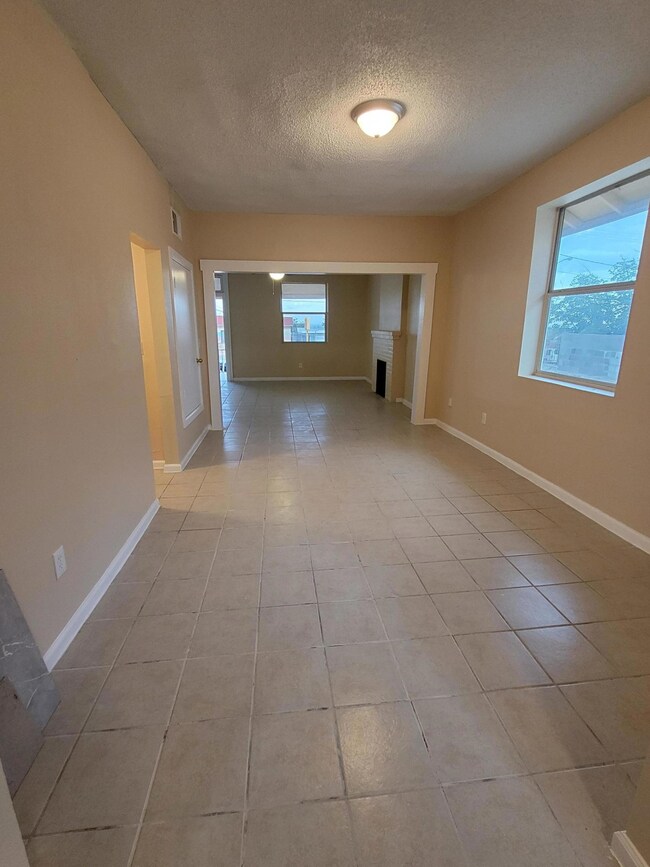 2905 N Piedras St, El Paso, TX 79930 - photo 6