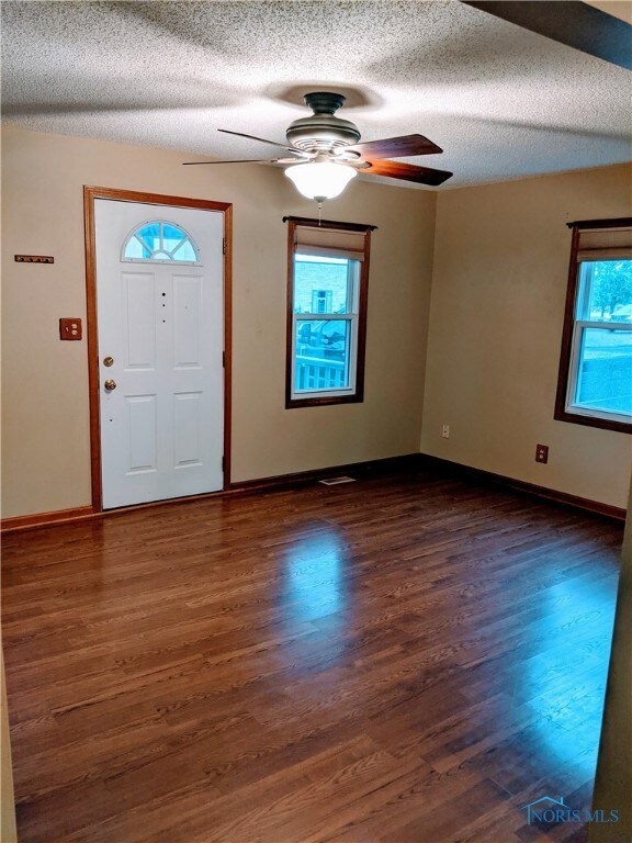 507 Lime St, Woodville, OH 43469 - photo 2